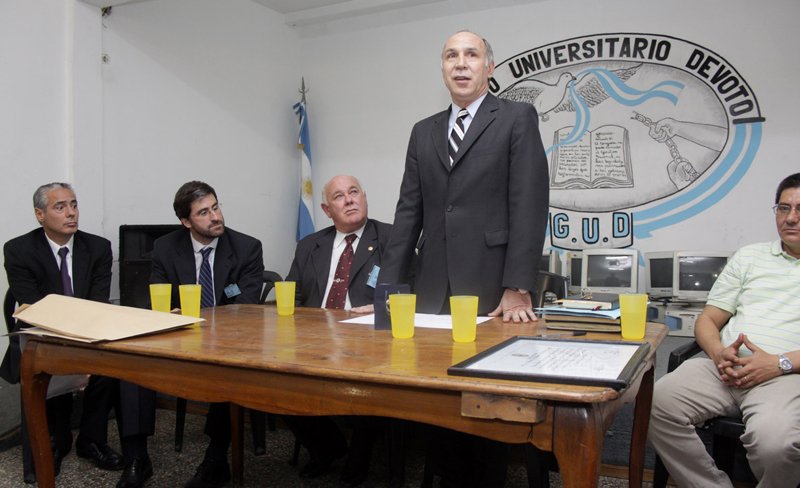 Entregaron computadoras a centro universitario para detenidos