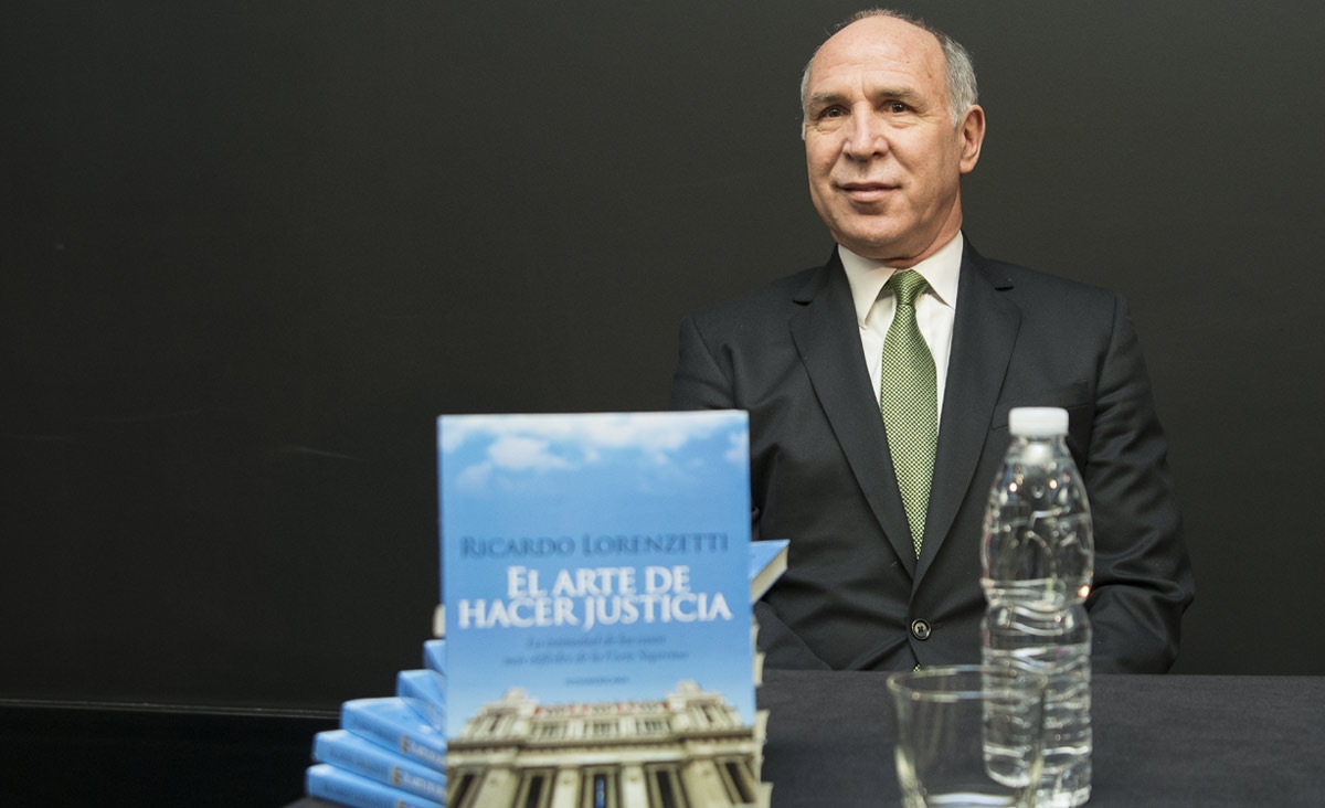 Ricardo Lorenzetti present en la ciudad de Rosario su libro El arte de hacer justicia