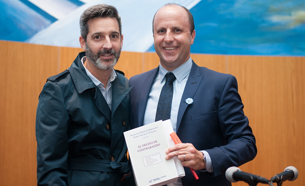 Se present el libro El delito de contrabando, obra dirigida por Mariano Borinsky y Pablo Turano