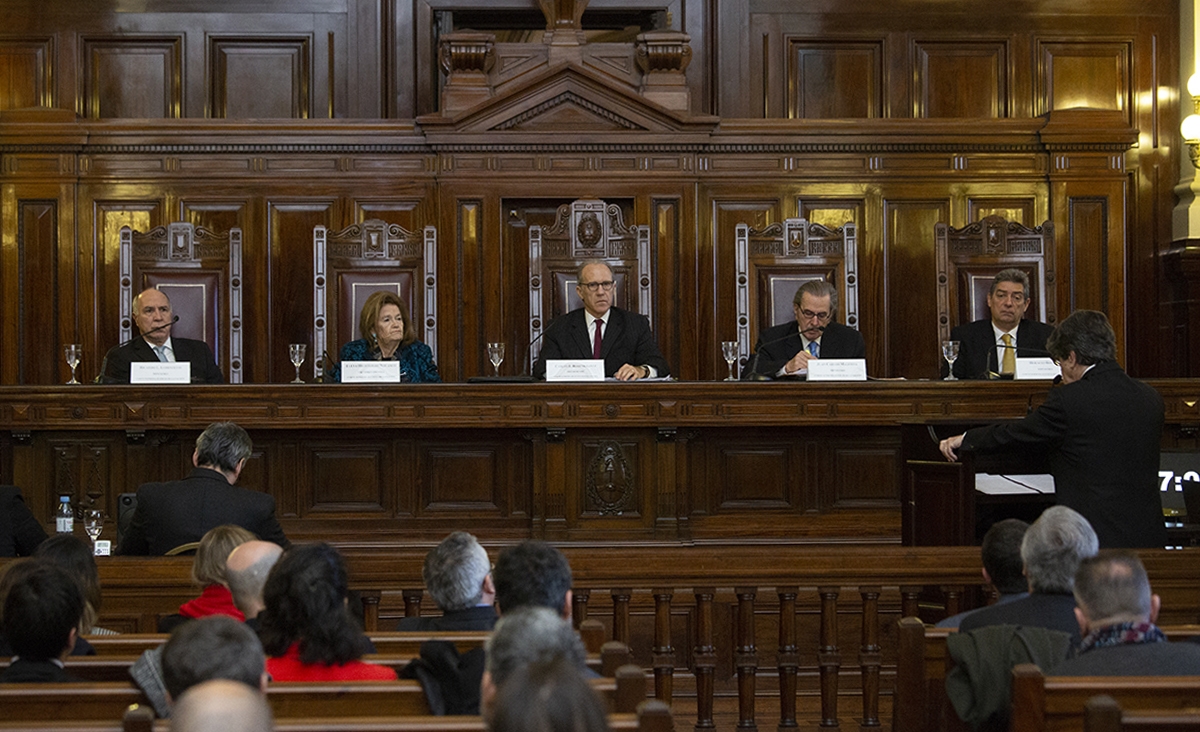 Se realiz una audiencia pblica ante la Corte en una causa en la que se debate la constitucionalidad de una ordenanza municipal que prohbe a supermercados abrir los das domingo