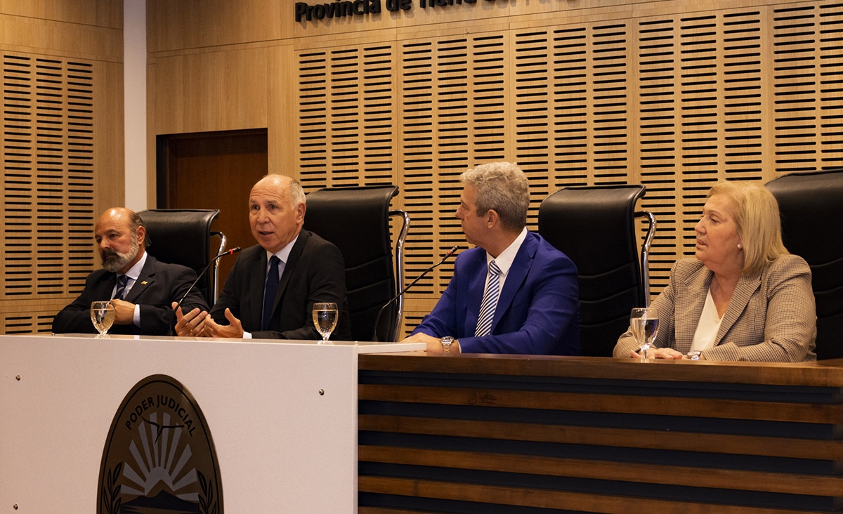 El juez Ricardo Lorenzetti se reuni con magistrados y funcionarios del Poder Judicial de Tierra del Fuego